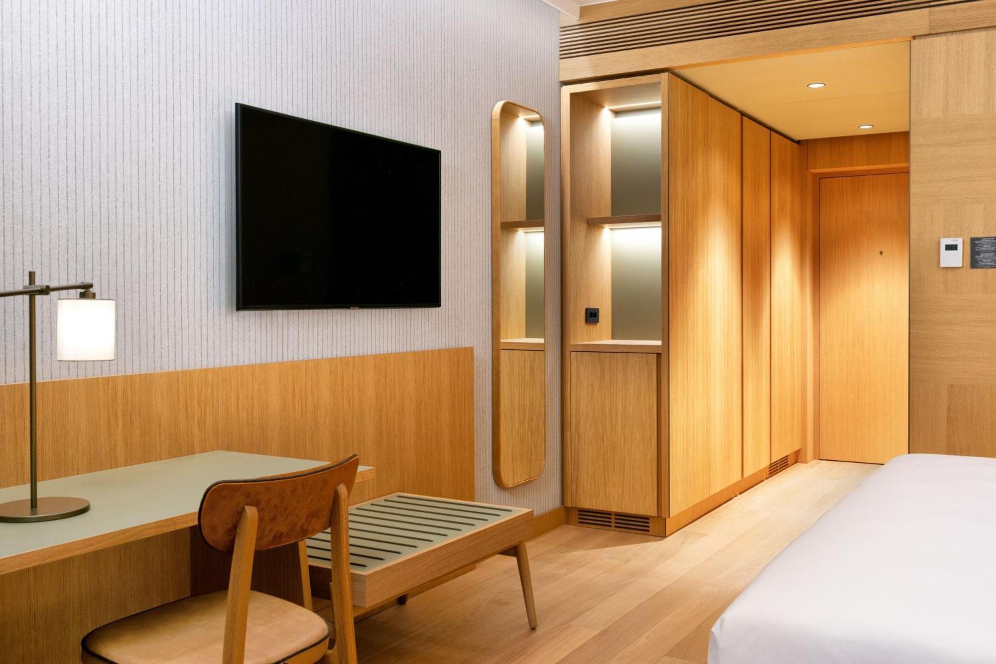 Hotel Four Points By Sheraton Mons 4*