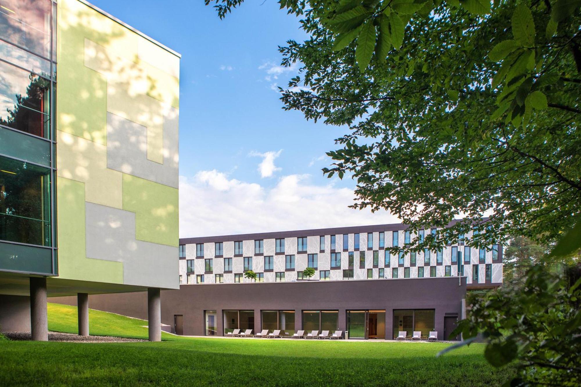 Hotel Four Points By Sheraton Mons 4*